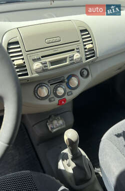 Хэтчбек Nissan Micra 2004 в 