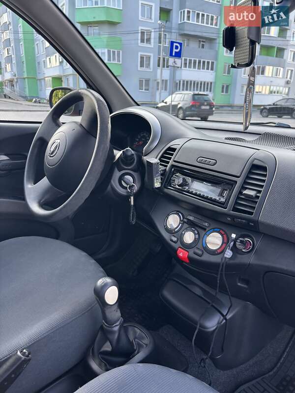Хетчбек Nissan Micra 2004 в Львові