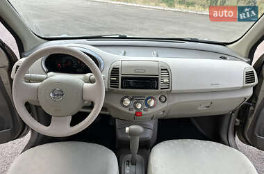 Хэтчбек Nissan Micra 2004 в 