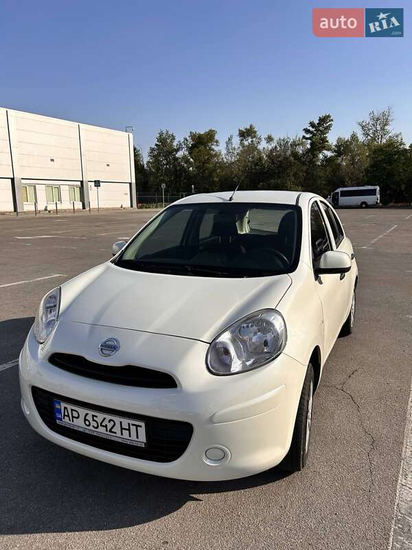 Хетчбек Nissan Micra 2015 в Запоріжжі