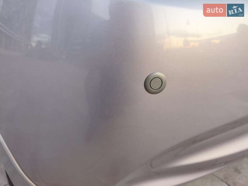 Хэтчбек Nissan Micra 2016 в Киеве