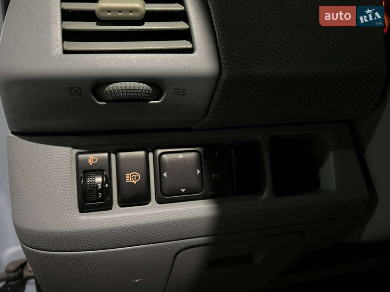 Хэтчбек Nissan Micra 2005 в Киеве