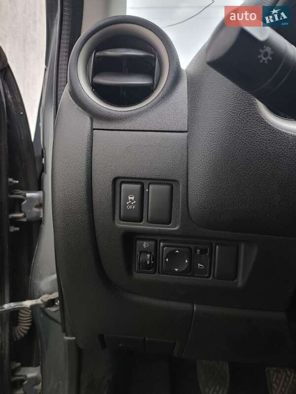 Хэтчбек Nissan Micra 2011 в Черновцах фото 12 Хэтчбек Nissan Micra 2011 в Черновцах