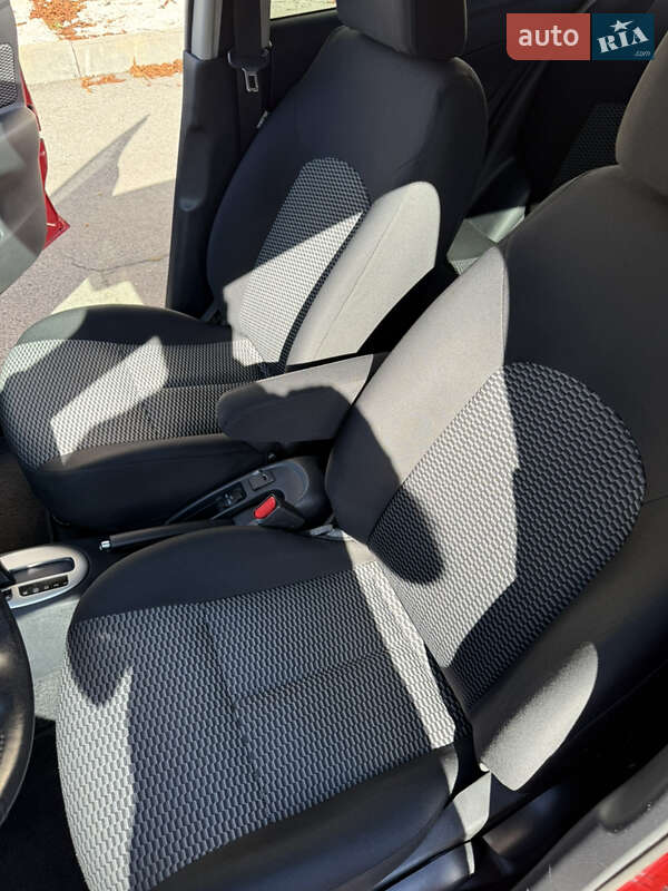 Хэтчбек Nissan Micra 2014 в Харькове