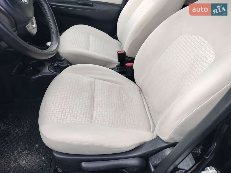 Хэтчбек Nissan Micra 2011 в Ровно