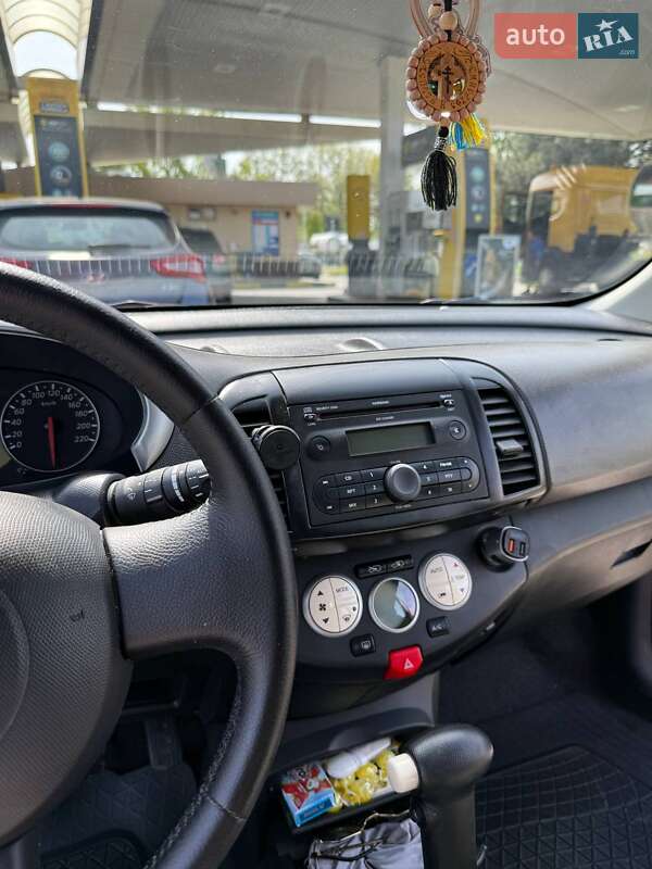 Хэтчбек Nissan Micra 2005 в Яготине