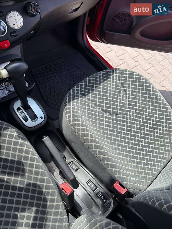 Хэтчбек Nissan Micra 2005 в Яготине