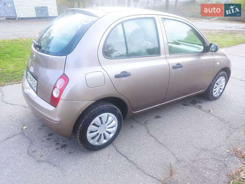 Хетчбек Nissan Micra 2007 в Десні
