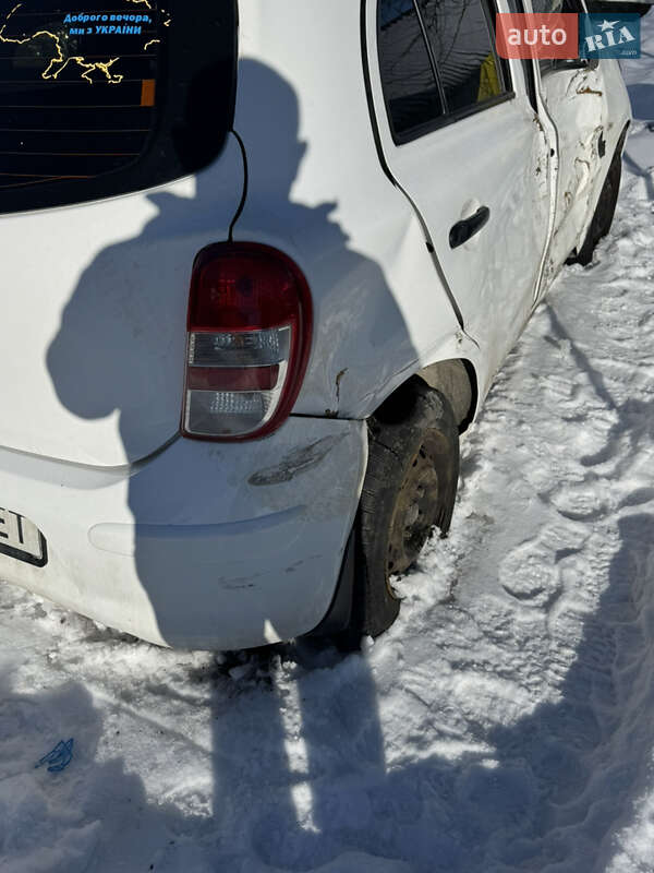 Хэтчбек Nissan Micra 2015 в Хотове