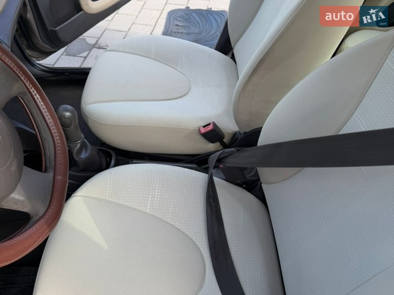 Хетчбек Nissan Micra 2007 в Долині