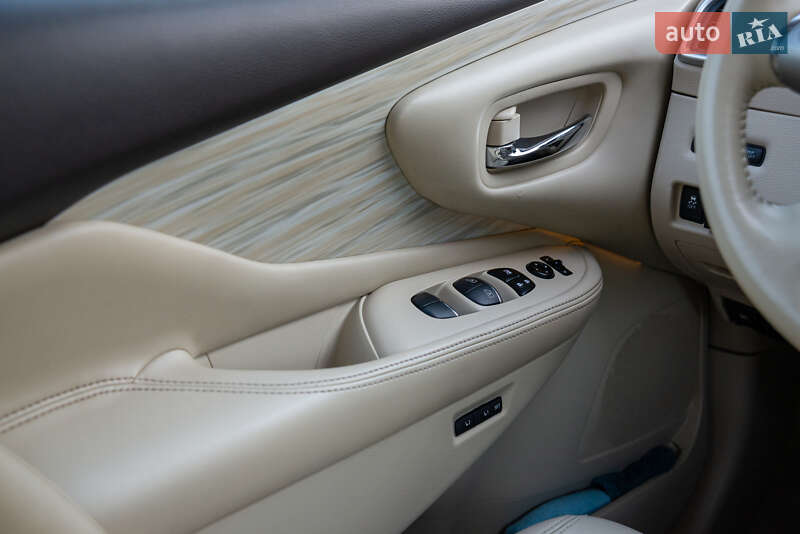 Позашляховик / Кросовер Nissan Murano 2015 в Львові