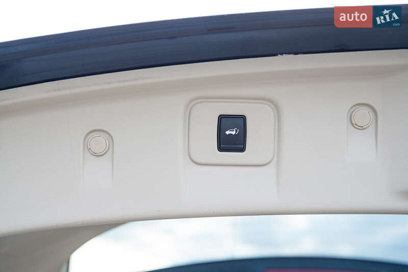 Позашляховик / Кросовер Nissan Murano 2015 в Львові