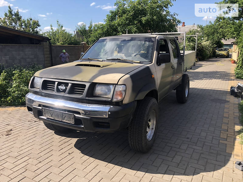 Nissan navara 2000