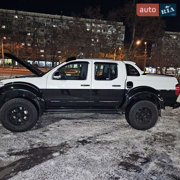 Пикап Nissan Navara 2010 в Киеве