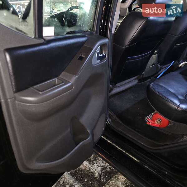 Пикап Nissan Navara 2010 в Киеве