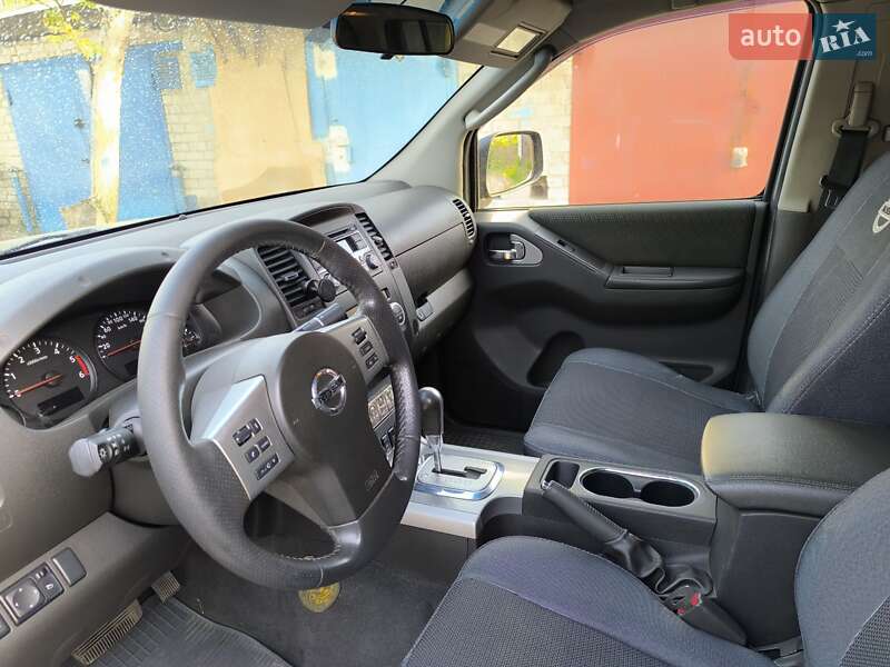 Пікап Nissan Navara 2012 в Запоріжжі