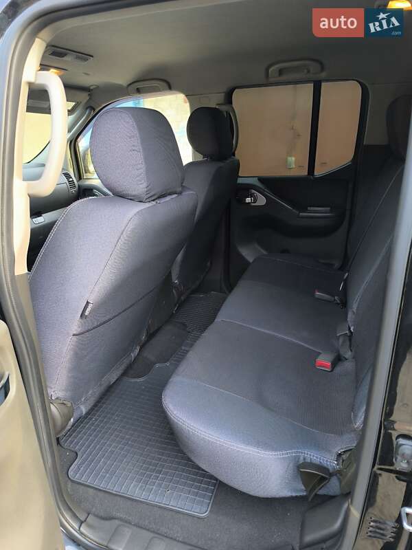 Пікап Nissan Navara 2012 в Запоріжжі