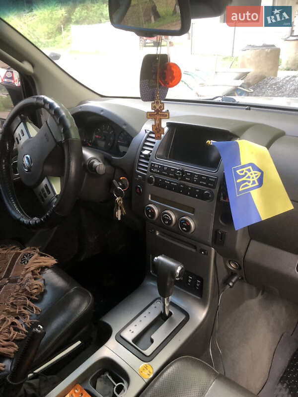 Пікап Nissan Navara 2006 в Міжгір'ї