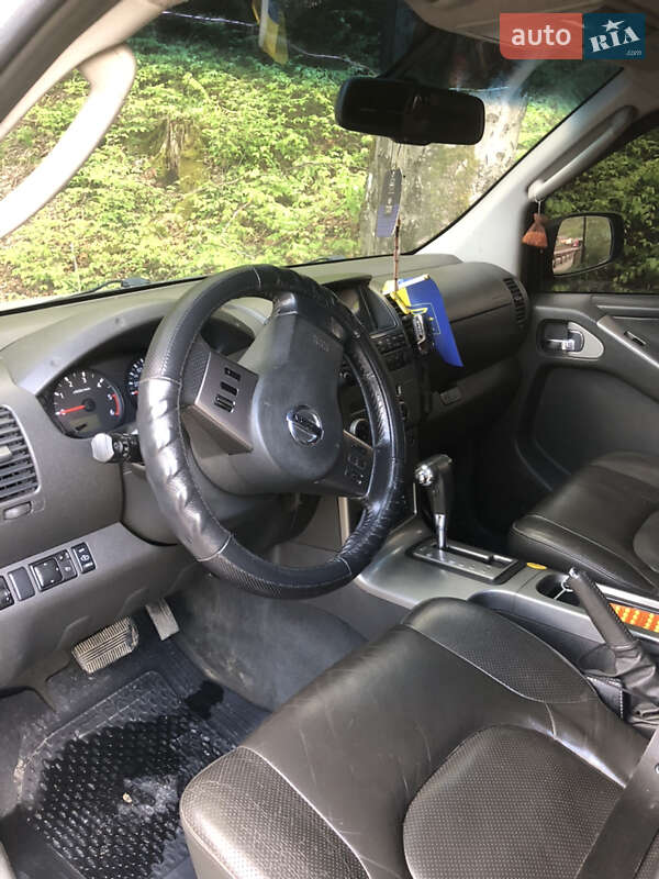 Пікап Nissan Navara 2006 в Міжгір'ї