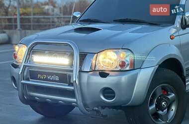 Пикап Nissan Navara 2002 в Киеве