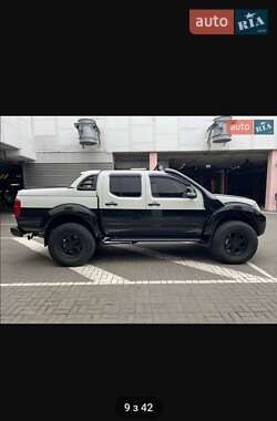 Пикап Nissan Navara 2010 в Киеве