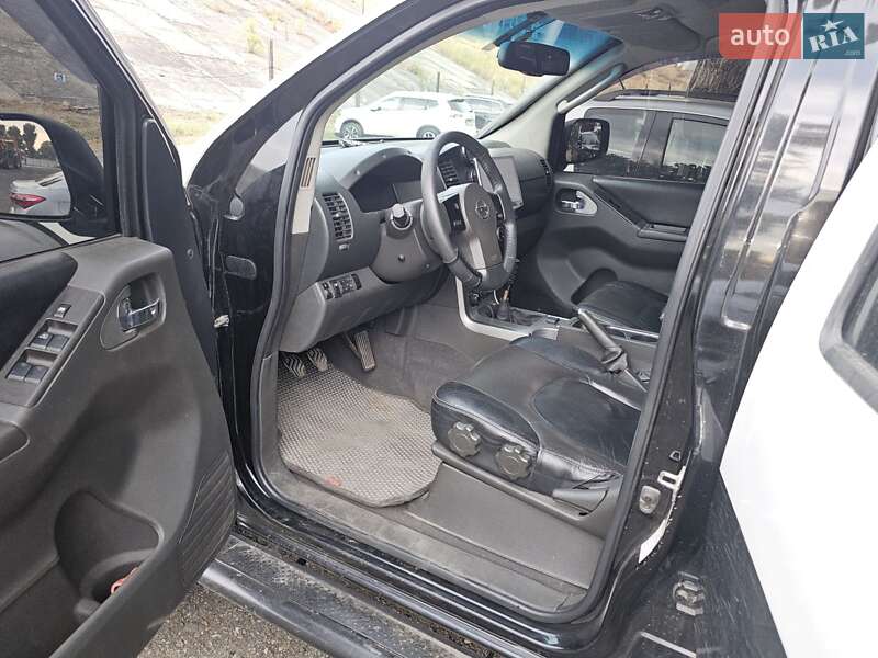 Пикап Nissan Navara 2010 в Киеве