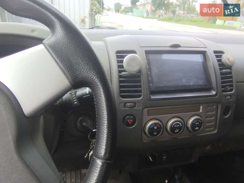 Пикап Nissan Navara 2005 в Полонном