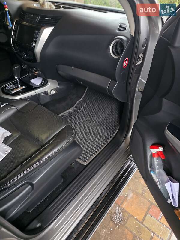 Пикап Nissan Navara 2019 в Запорожье