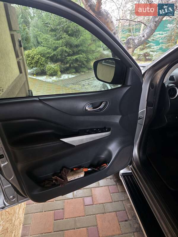 Пикап Nissan Navara 2019 в Запорожье