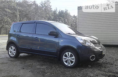 Хэтчбек Nissan Note 2012 в 