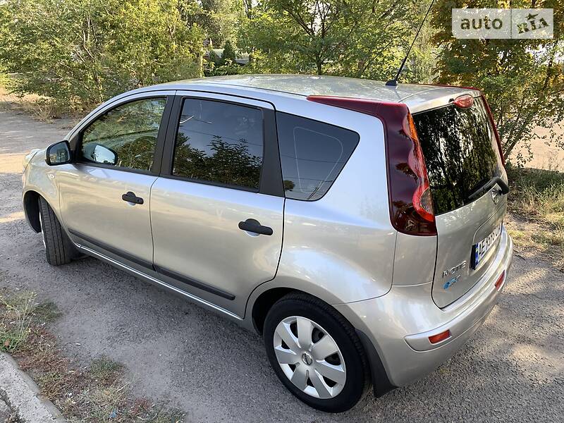 Хетчбек Nissan Note 2013 в Дніпрі