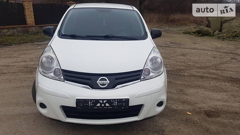 Хэтчбек Nissan Note 2011 в Городке