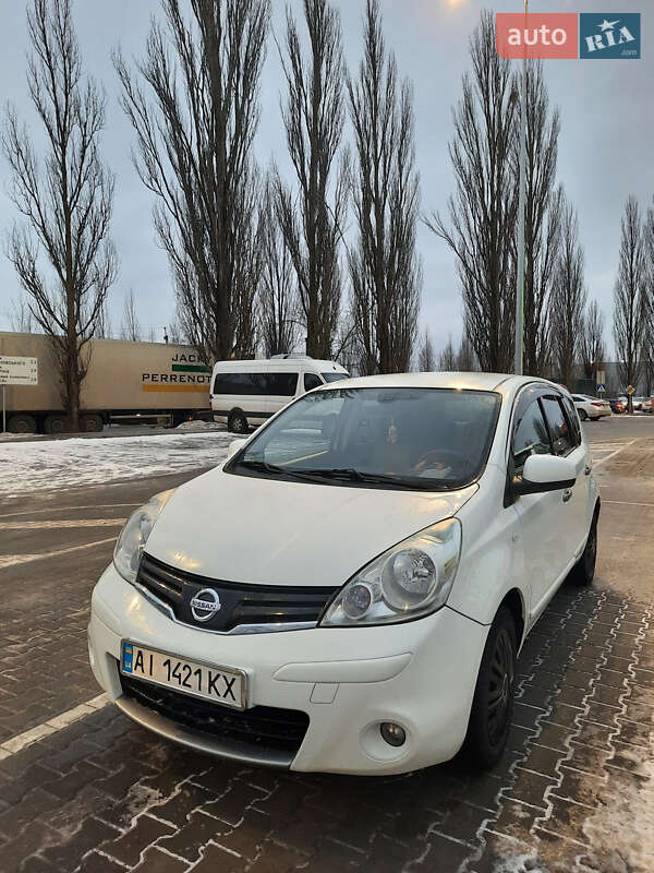 Хетчбек Nissan Note 2010 в Сарнах