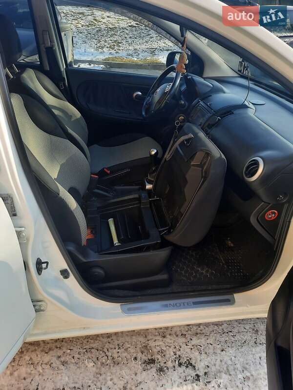 Хетчбек Nissan Note 2010 в Сарнах