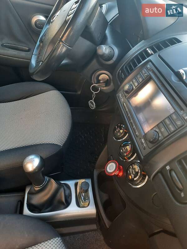 Хетчбек Nissan Note 2010 в Сарнах