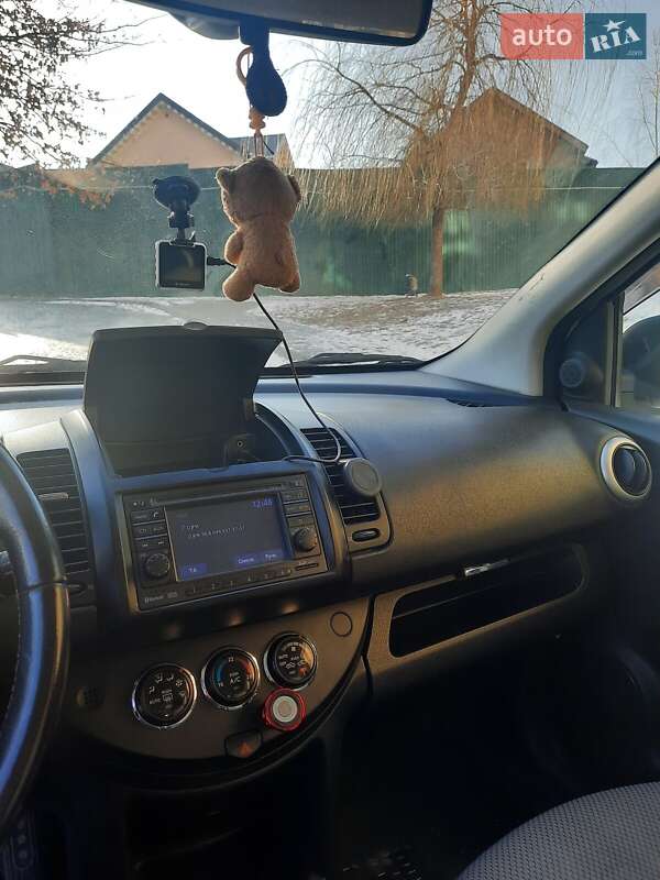 Хетчбек Nissan Note 2010 в Сарнах