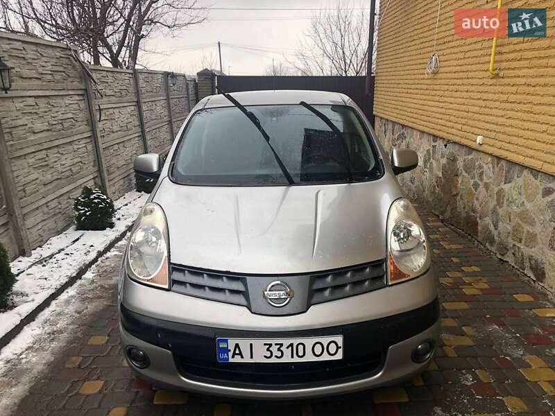 Хэтчбек Nissan Note 2008 в 