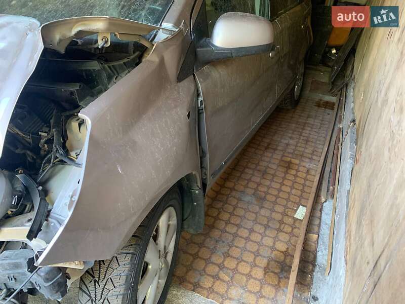 Хетчбек Nissan Note 2007 в Остер фото 17 Хетчбек Nissan Note 2007 в Остер