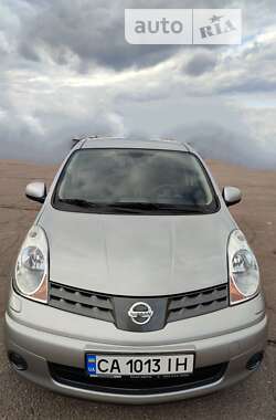 Хэтчбек Nissan Note 2007 в 