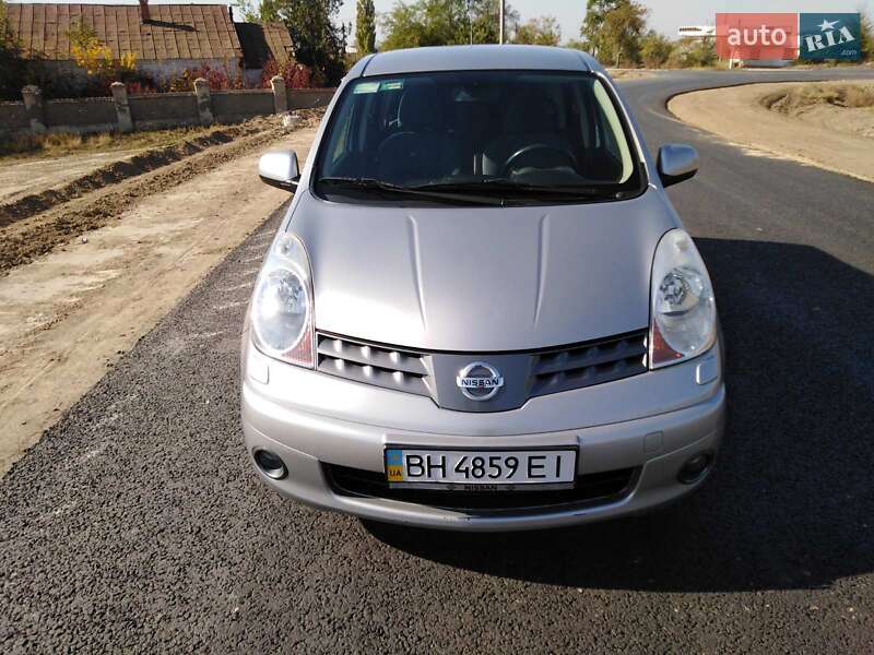 Хетчбек Nissan Note 2008 в Рені