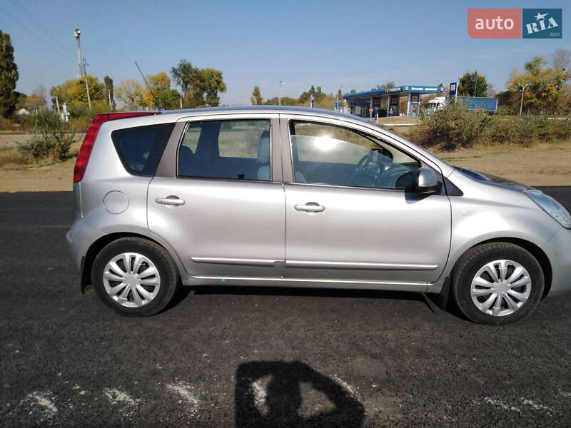 Хетчбек Nissan Note 2008 в Рені