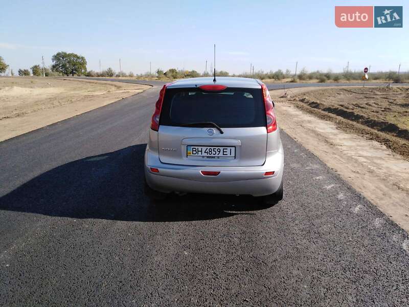 Хетчбек Nissan Note 2008 в Рені
