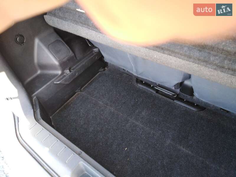 Хетчбек Nissan Note 2008 в Рені