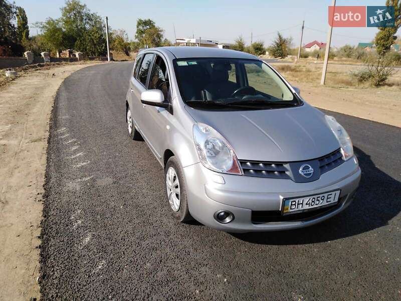 Хетчбек Nissan Note 2008 в Рені