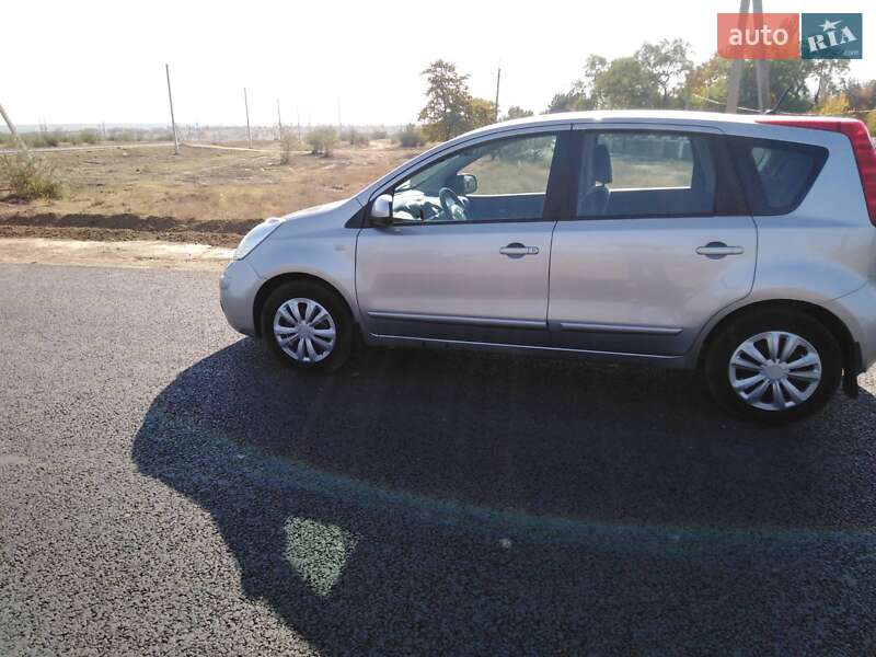 Хетчбек Nissan Note 2008 в Рені