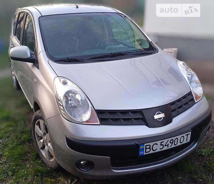 Хетчбек Nissan Note 2007 в Городку