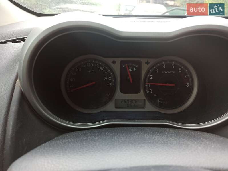 Хэтчбек Nissan Note 2006 в Староконстантинове