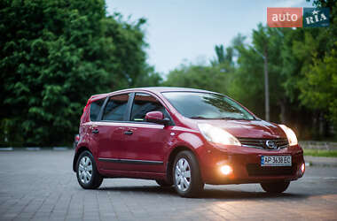 Хэтчбек Nissan Note 2012 в 