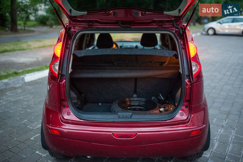 Хэтчбек Nissan Note 2012 в Запорожье