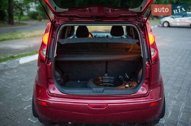Хэтчбек Nissan Note 2012 в 